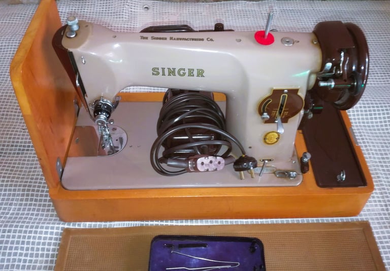 1950 Singer Sewing Machine 201K Case Box Peddle Mat Bobbins Accessories Feet All Sewing Parts Incl