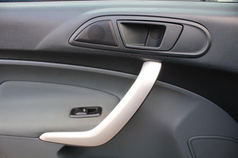 2010 Ford Fiesta 1.6 Titanium 3dr HATCHBACK Petrol Manual