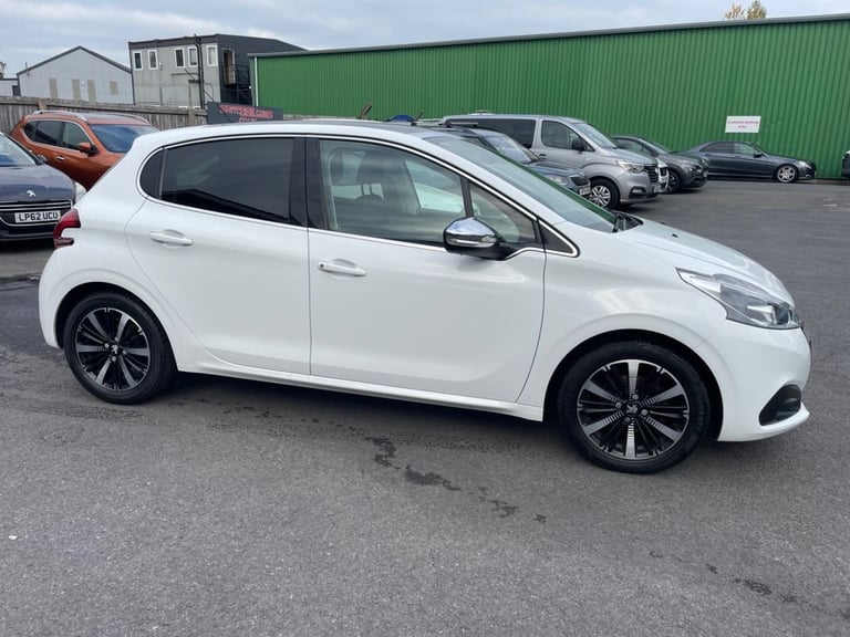 2018 Peugeot 208 1.2 PureTech Allure Premium 5dr HATCHBACK PETROL Manual