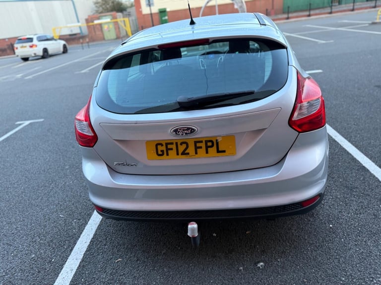  Ford Focus 1.6 Zetec Powershift Euro 5 5dr Petrol Automatic