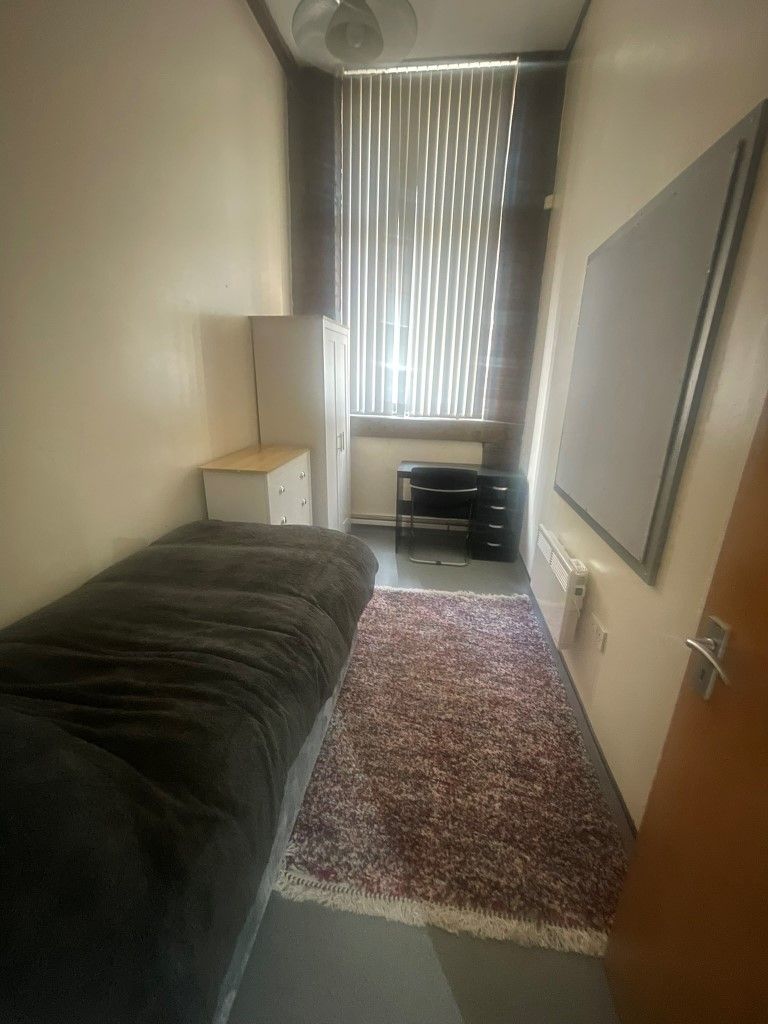 Spacious and modern three-bedroom apartment in city centre