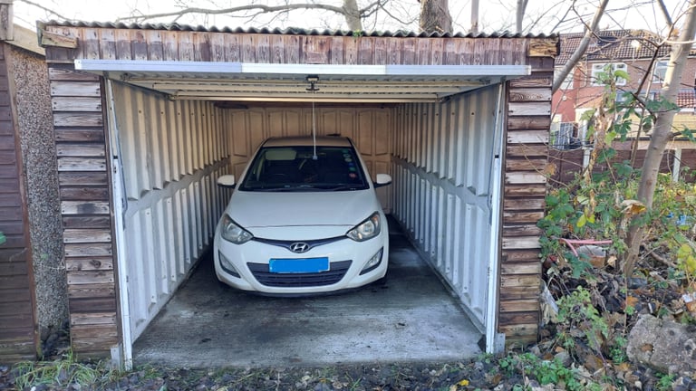 image for Garage for rent- Ideal for storage or commuters- SK4