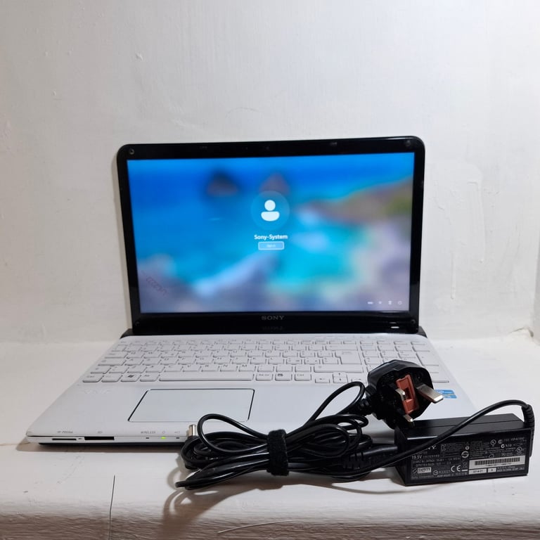 Sony Vaio SVE151J13M 15.6 Inc Intel-Core i5 CPU Win 11 Prof. with Activated 2024 Office 356 Laptop.