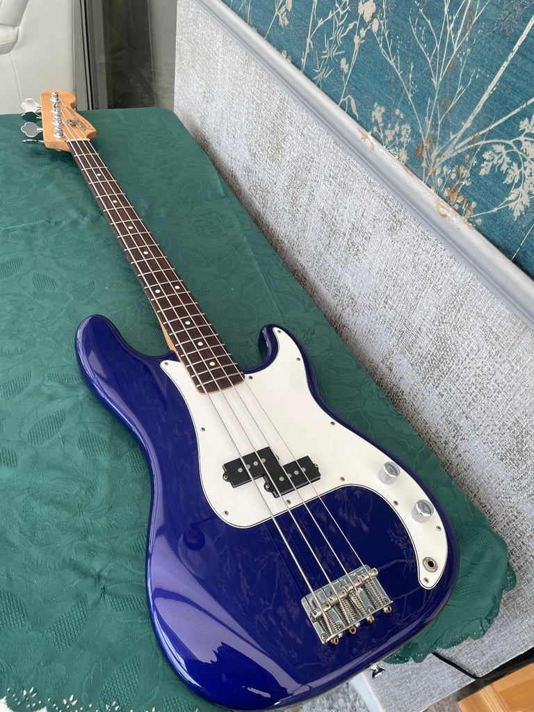 Fender mexican standard p bass precision rare colour