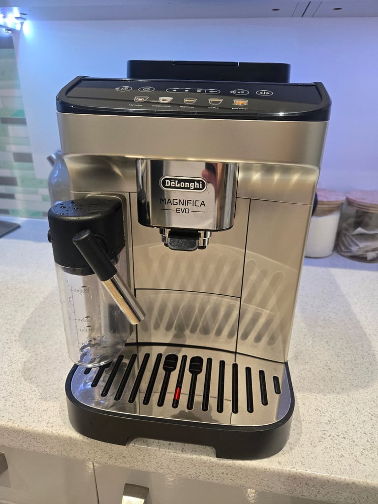 image for De'Longhi Bean to Cup Coffee Machine Magnifica Evo ECAM290.61.SB