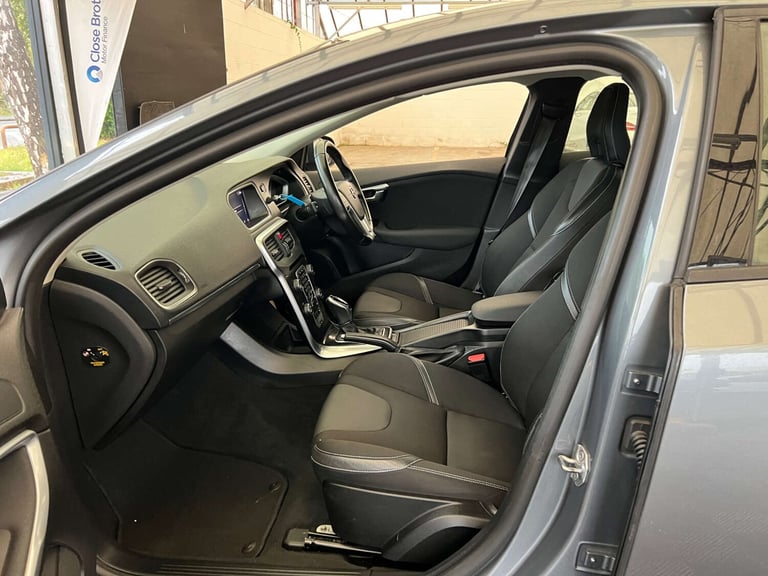 2018 Volvo V40 D3 [4 Cyl 150] Momentum Nav Plus 5dr Geartronic HATCHBACK DIESEL Automatic