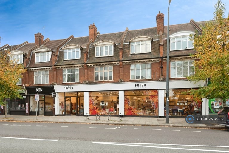 2 bedroom flat in Upper Richmond Road West, London, SW14 (2 bed) (#2608302)