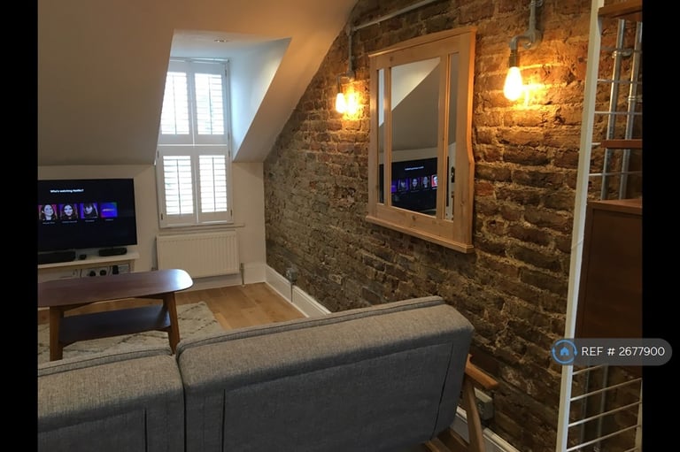 1 bedroom flat in Whitworth Road, London, SE25 (1 bed) (#2677900)