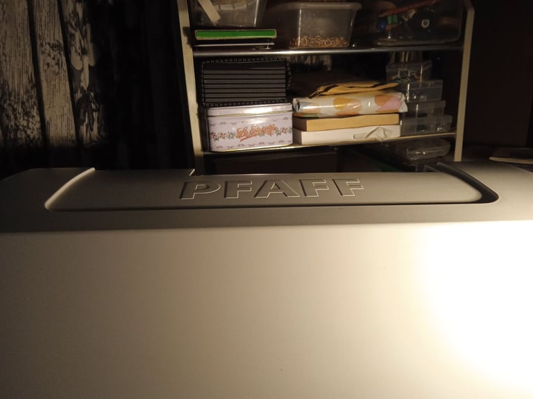 Pfaff creative 4.5  computerised sewing& embroidery machine ONO