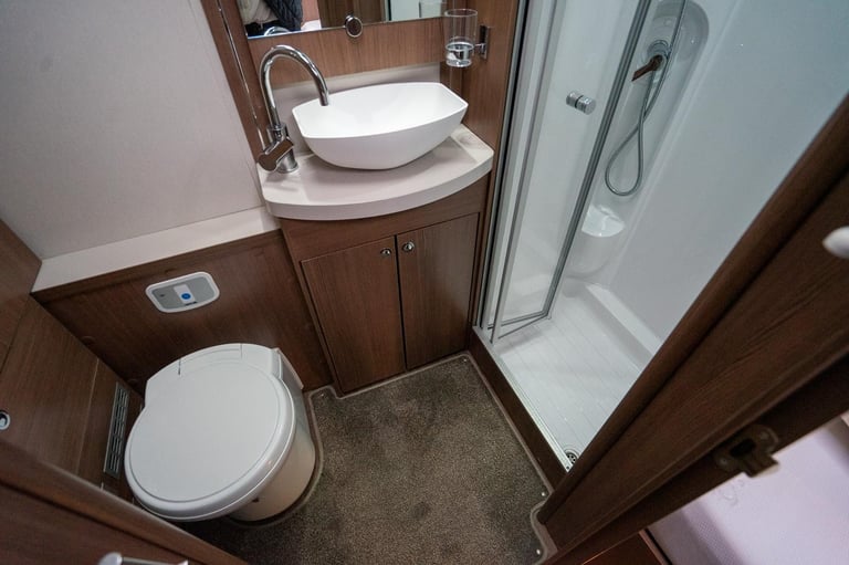 Elddis Majestic 285 - 4 Berth Luxury Motorhome, End Washroom, Twin Fixed Beds