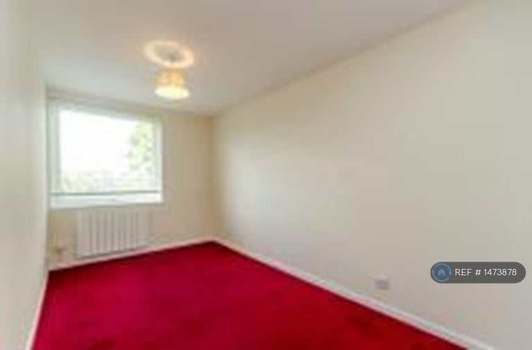 4 bedroom flat in Stoughton Close, London, SW15 (4 bed) (#1473878)