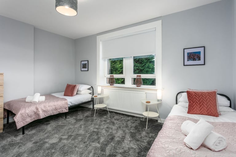 ATTENTION CONTRACTORS & FAMILIES - short term let / accommodation ***2 mins from train station ***