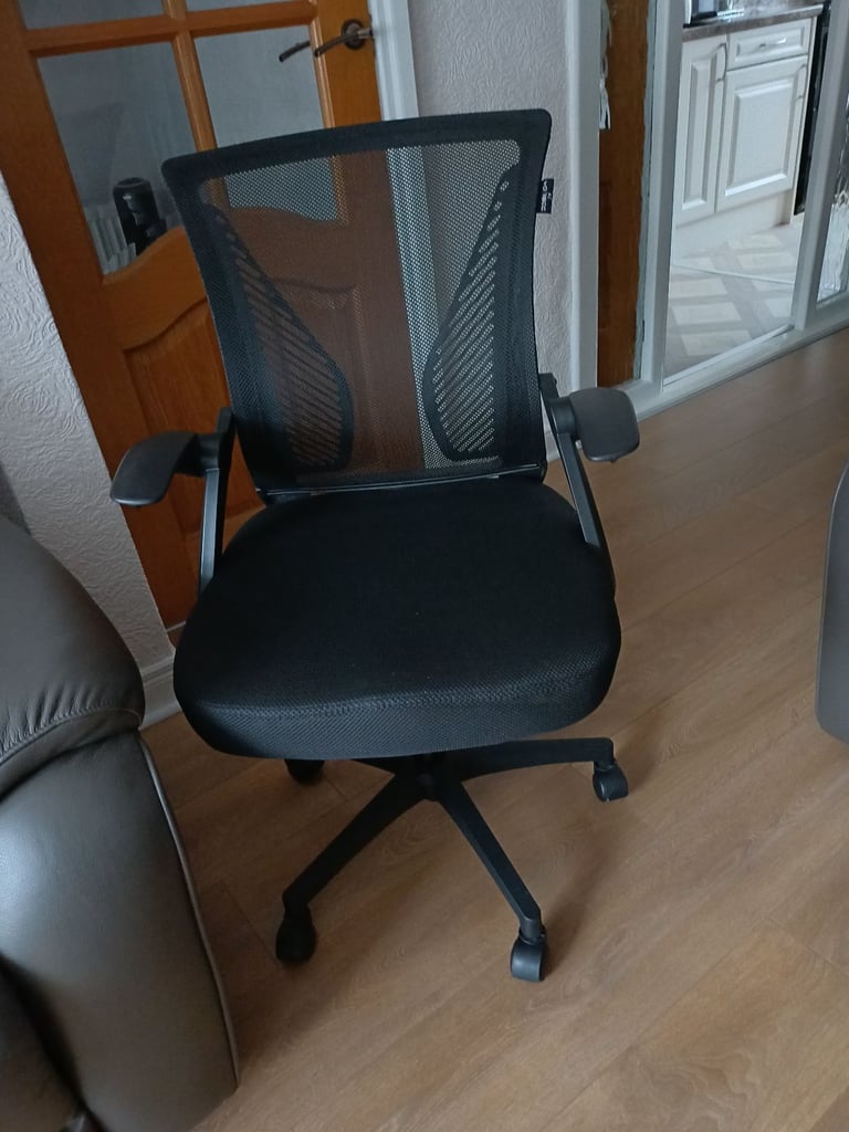 Comfortable computer chair 
