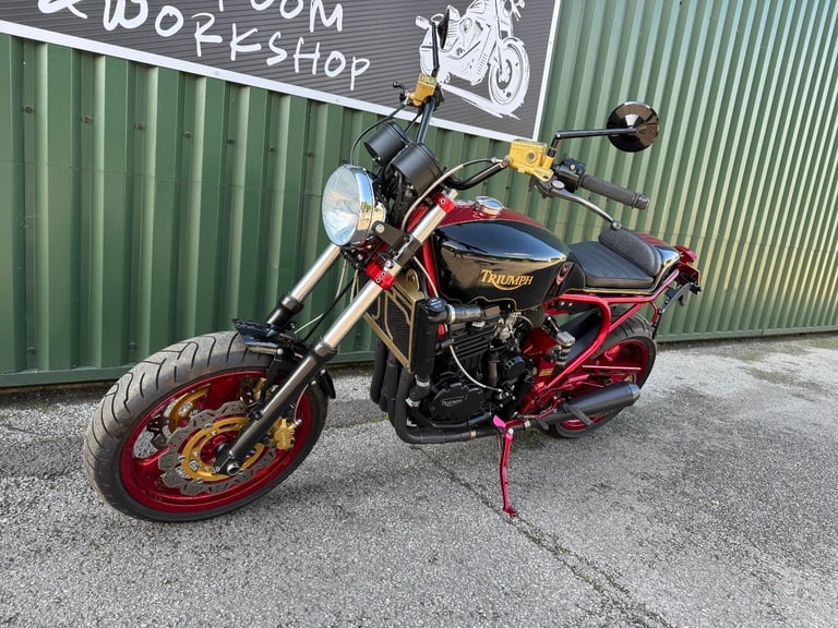 Triumph Daytona 900 CRK Custom Show Bike built by JWA Motorcyles Cafe Racer Kit