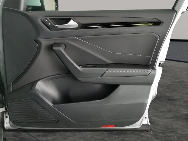 2022 Volkswagen T-Roc 1.5 TSI R-Line 5dr DSG HATCHBACK PETROL Automatic