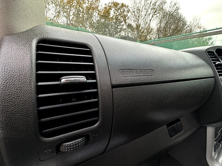 2013 Nissan Navara 3.0 dCi V6 Outlaw 4WD Diesel 4-Door Diesel