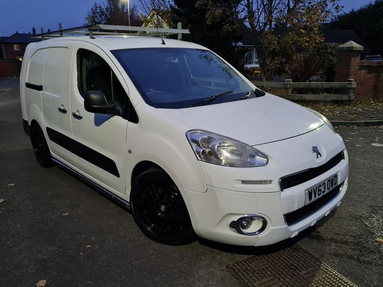 Factory Crew Van  Long Wheel Base Twin Side Loading Doors 2013 Peugeot Partner Professional HDI