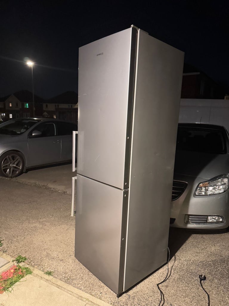 Tall fridge freezer for £150(we can deliver)