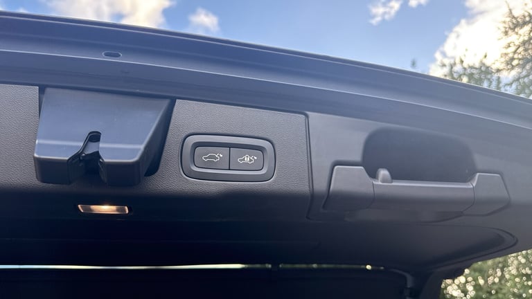 2023 Volvo XC60 2.0 T8 [455] RC PHEV Ultimate Dark 5dr AWD Gtron Estate Estate Hybrid Automatic