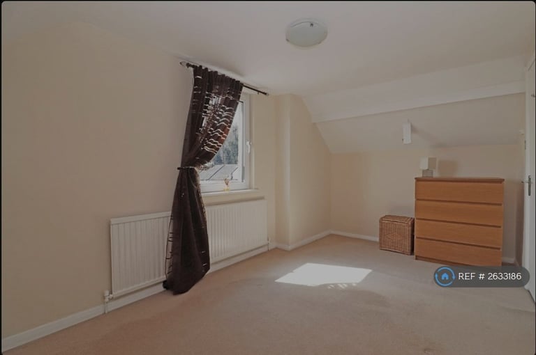 2 bedroom flat in Garlands Road, Redhill, RH1 (2 bed) (#2633186)