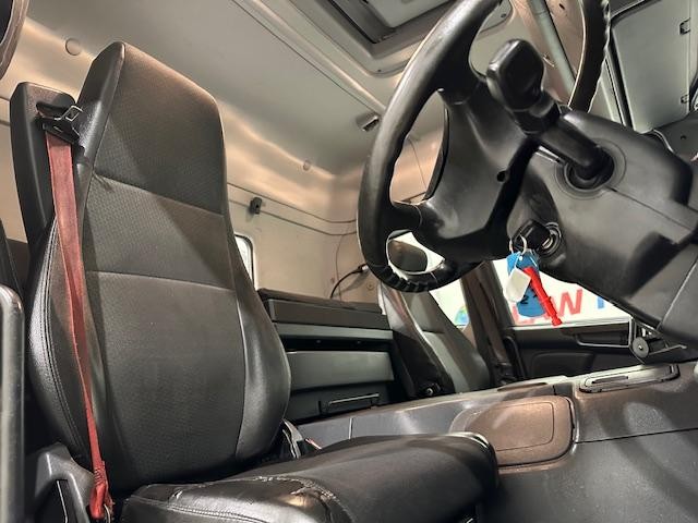 Scania P360 4x2 Sleeper Cab Tractor Unit