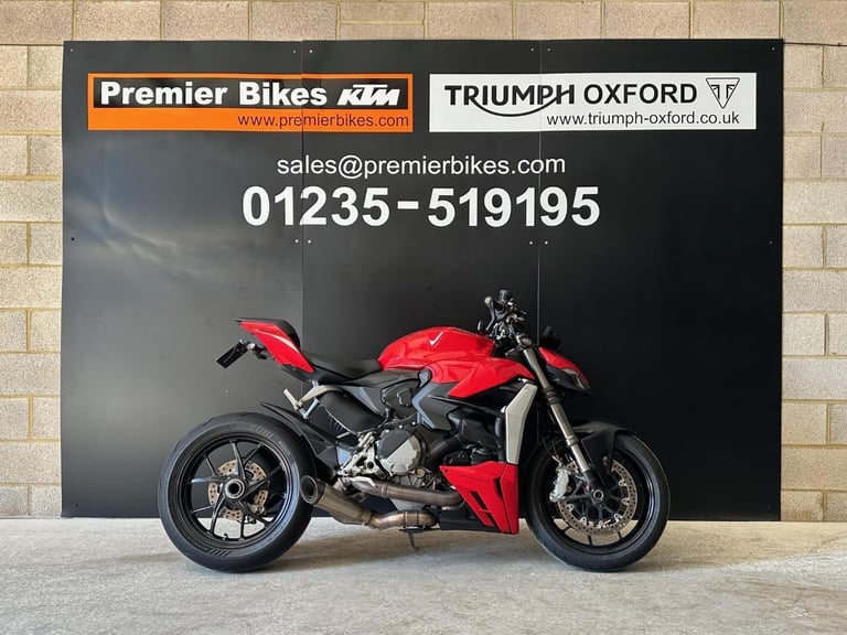 STUNNING ONE OWNER 2022/22 DUCATI STREETFIGHTER V2 MOTORCYCLE 