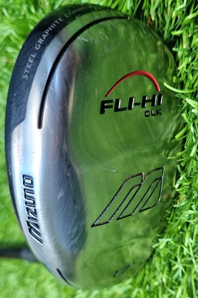 Taylor Made, Mizuno, Odyssey, R320 driver, Fli-Hi hybrid, Odyssey putter, stand-bag & MORE 