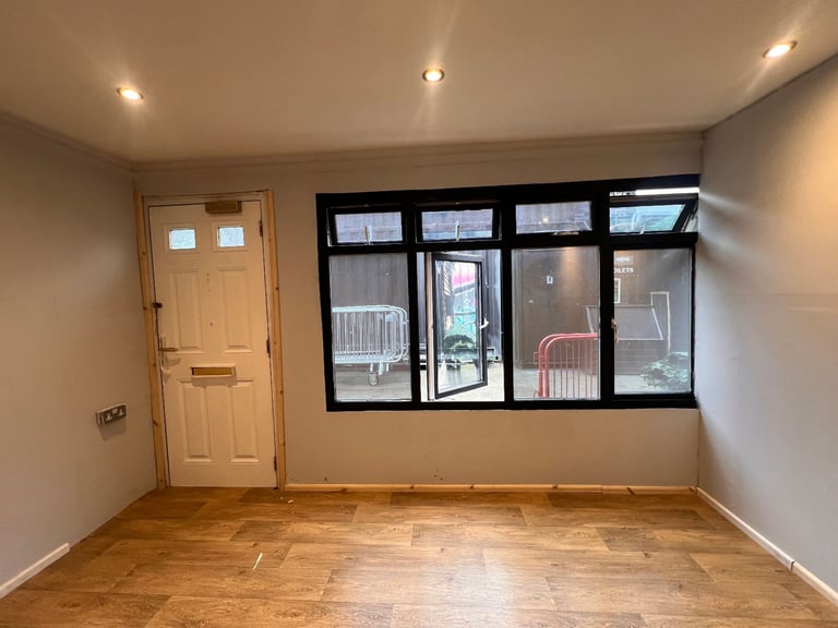 Beauty Rooms  - Nails , Hair, Lashes, Office , Tattoo Spaces to Rent East London 