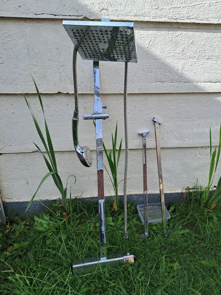 CAR JACK 2 ON Mercedes Radio Laurel and Hardy Statues Suit Pub / Restaurant More