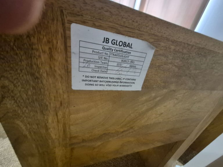📌 Solid Wood Bedroom Furniture Set – £70 (Pick Up Only – Knightswood, Glasgow)