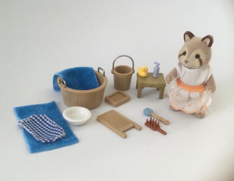 Sylvanian Families Wash Day Laundry bundle- figure and accessories.