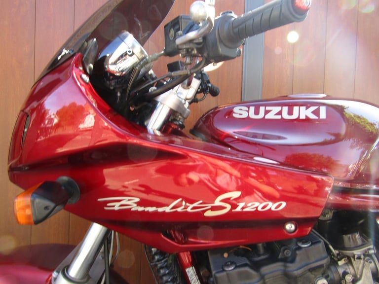 SUZUKI BANDIT GSF 1200 * 9238 MILES * 3 FORMER KEEPERS * ONE YEARS MOT * READ*