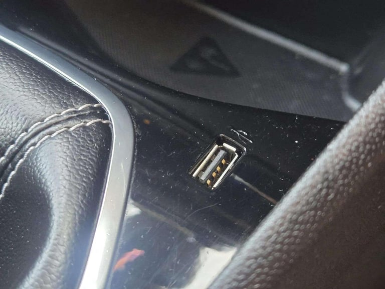 2017 Ford Fiesta 1.1 Ti-VCT Zetec Euro 6 (s/s) 3dr HATCHBACK Petrol Manual