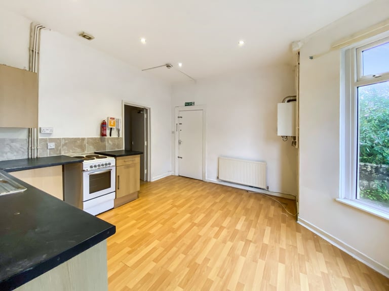1 bedroom flat in 124 Clive Street, Cardiff, CF11 Book Online - The Rent Guru {160}