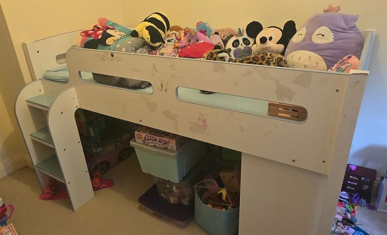 Mid sleeper bed with stirage