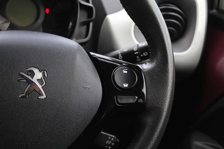 2014 Peugeot 108 1.2 VTi Allure 5dr HATCHBACK PETROL Manual
