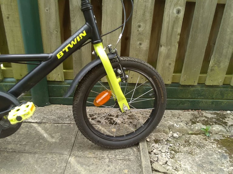 B'TWIN DARK HERO 500 BIKE WITH 16" WHEELS 