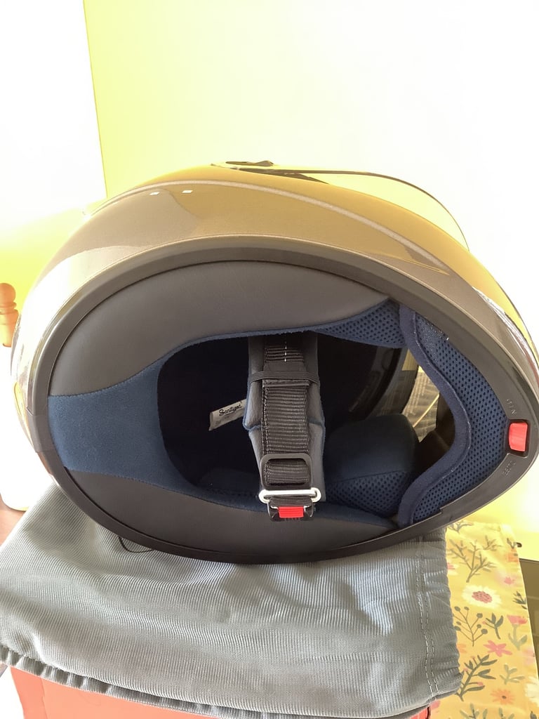 Full Face Motorcycle Helmet, Caberg V2 Titanium, Size Small, 55-56cm, Excellent. 