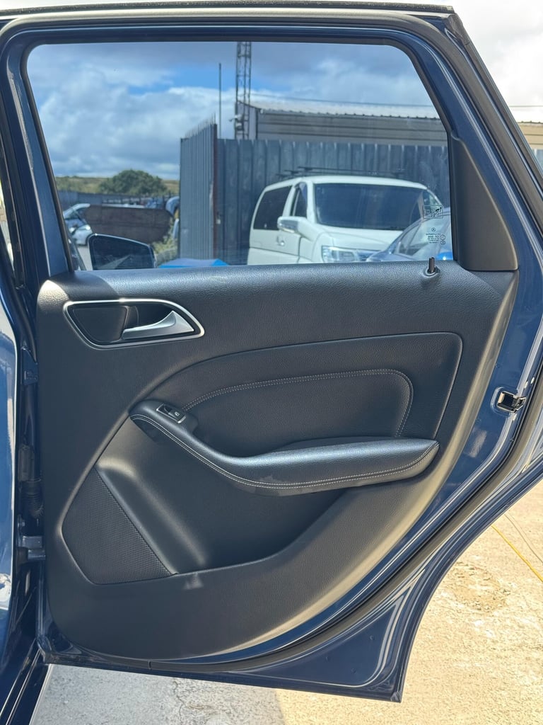 2025 Mercedes-Benz AROCS 1.6 B 180 Blue Efficiency MPV PETROL Automatic