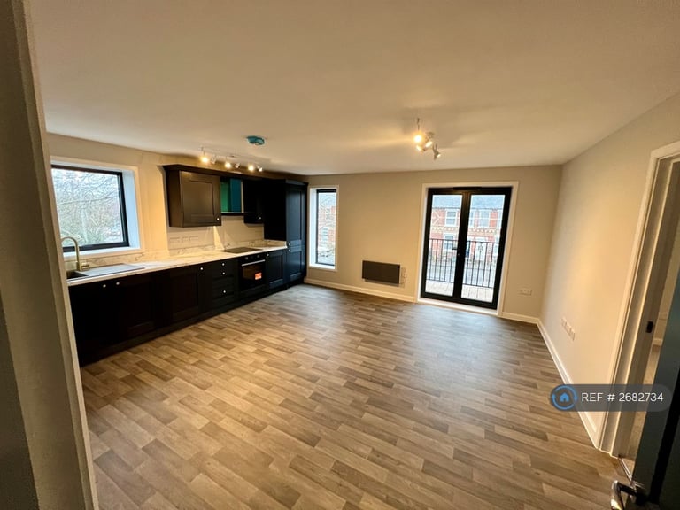 2 bedroom flat in Maidstone Road, Paddock Wood, Tonbridge, TN12 (2 bed) (#2682734)