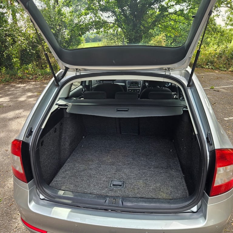 Skoda, OCTAVIA, Estate, 2011, Manual, 1598 (cc), 5 doors