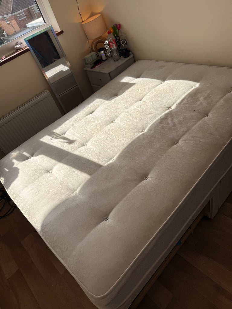 King size bed 