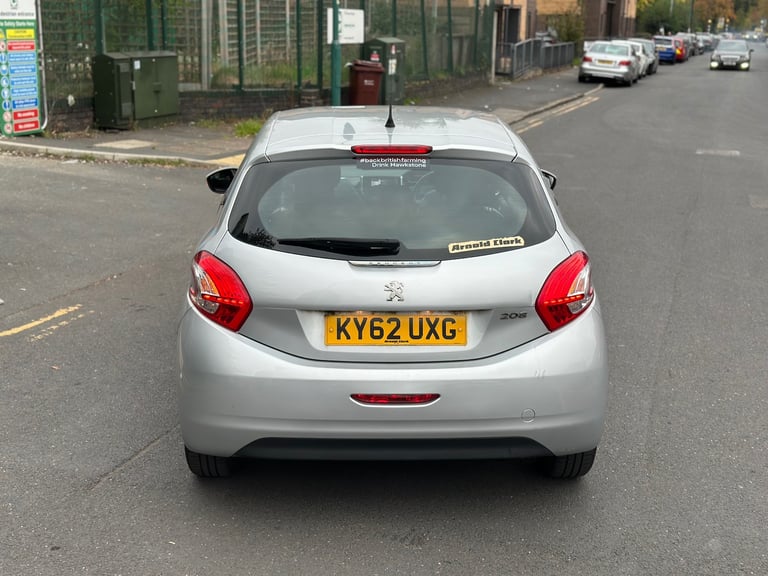 Peugeot, 208, Hatchback, 2012, Manual, 1199 (cc),3 doors - Image 5