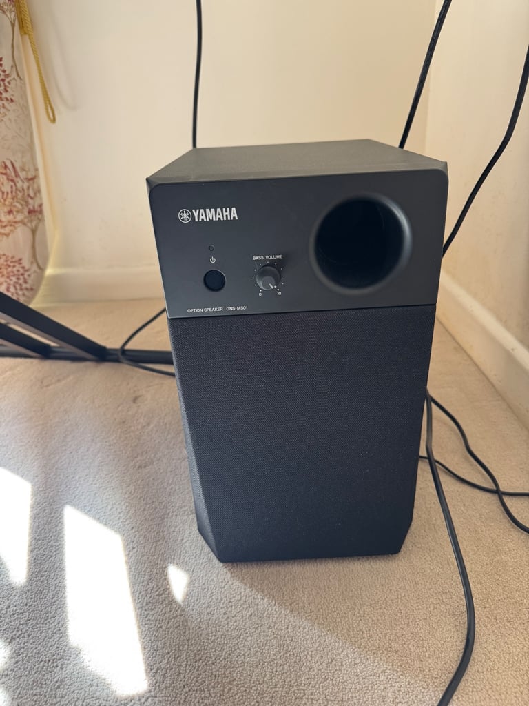 For sale Yamaha Genos 76 keys with Roland monitor heading phones RH-5 and GNS - MS01 speaker.