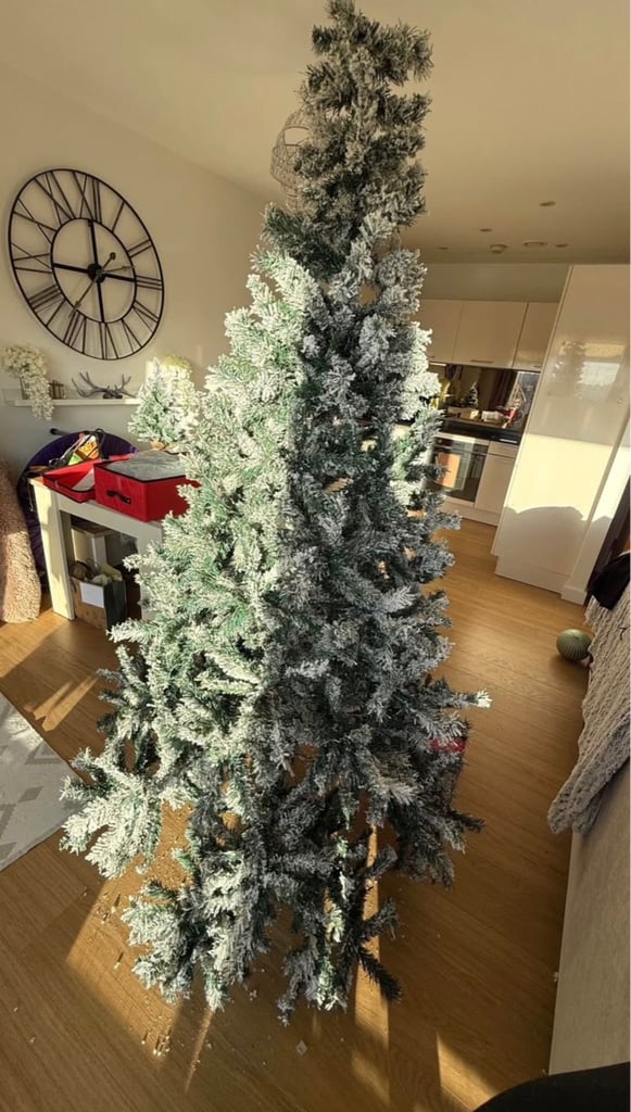 7ft Snowy Christmas Tree, including x2 matching garland & 3000 lights