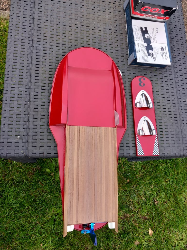 Model Boat. Cox Powered Hydroplane Vintage USA 