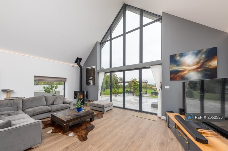 4 bedroom house in The Street, Brook, Ashford, TN25 (4 bed) (#2652535)