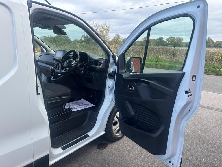 2022 Renault Trafic 2.0 dCi Blue LL30 Sport L2 H1 Euro 6 (s/s) 5dr PANEL VAN Diesel Manual