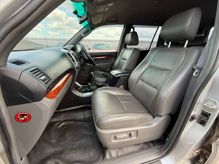 2010 59 TOYOTA LAND CRUISER LIMITED EDITION 3.0 D-4D AUTOMATIC 8 SEATER SILVER