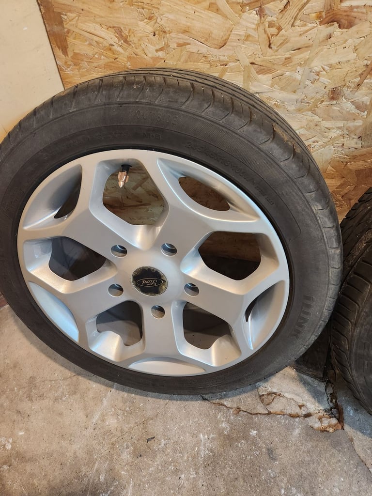 Ford transit ST Alloys with very good tryes 
